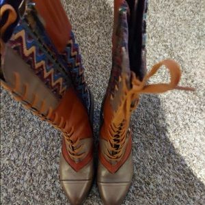 Women’s size 10 L’Artiste boot